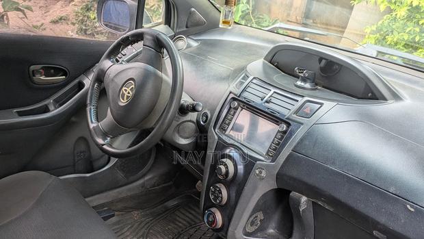 Toyota Vitz 1.3 FWD 3dr 2010 Black