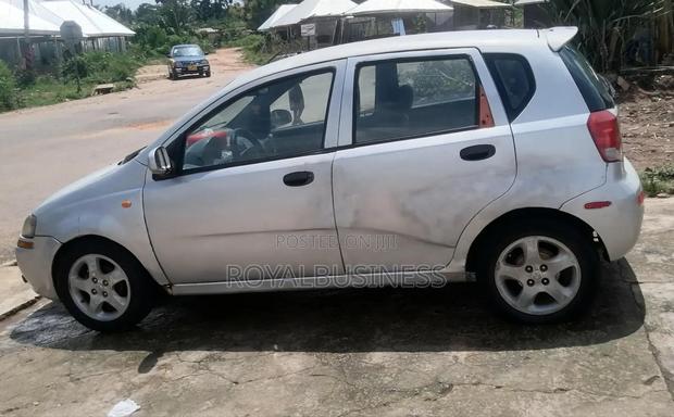 Chevrolet Aveo 2012 Silver