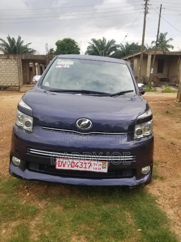 Toyota Voxy 2009 Blue
