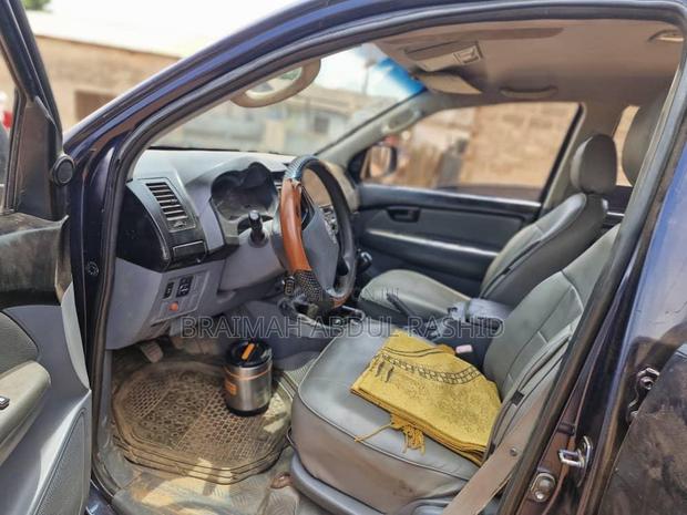 Toyota Hilux 2013 Blue