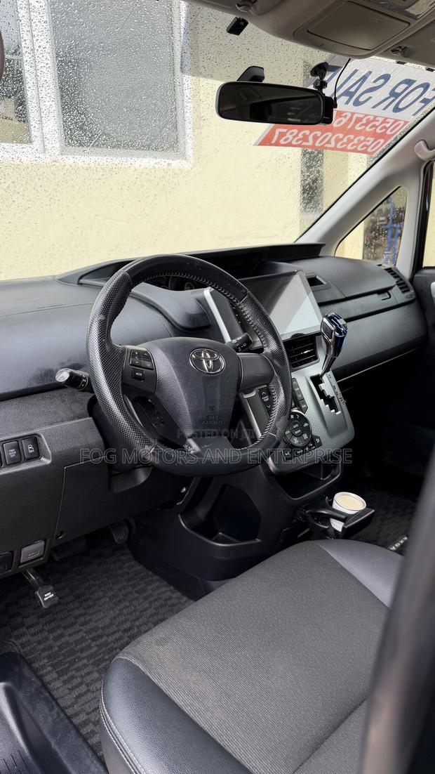 Toyota Voxy 2013 Black