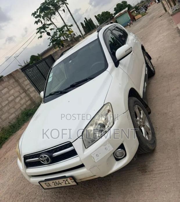 Toyota RAV4 2011 White