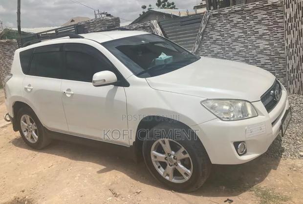 Toyota RAV4 2011 White