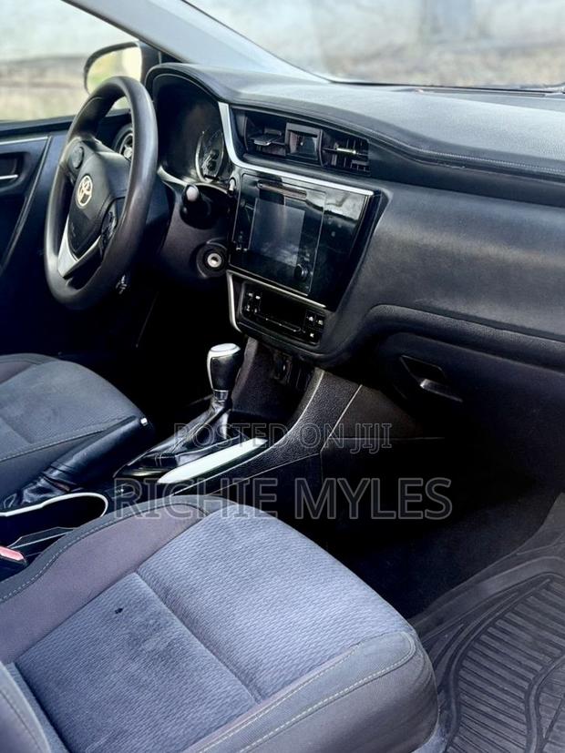 Toyota Corolla LE Eco (1.8L 4cyl 2A) 2018 White
