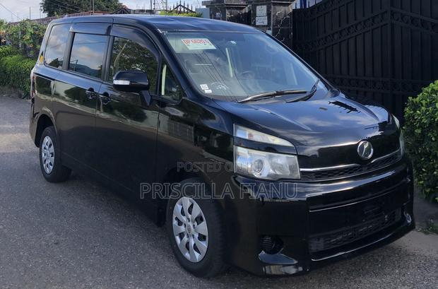 Toyota Voxy 2011 Black