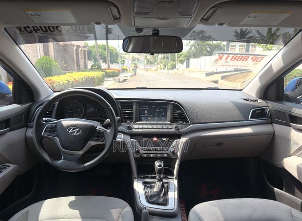 Hyundai Elantra SE Sedan FWD (2.0L 4cyl 6M) 2017 Blue