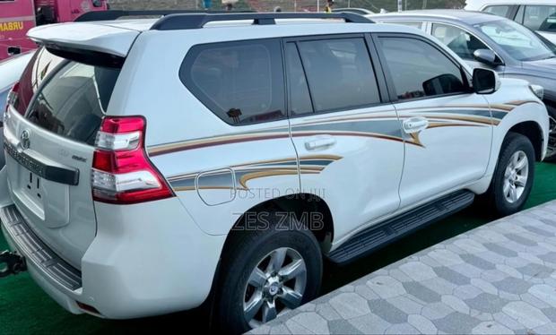 Toyota Land Cruiser Prado 2.7 2017 White