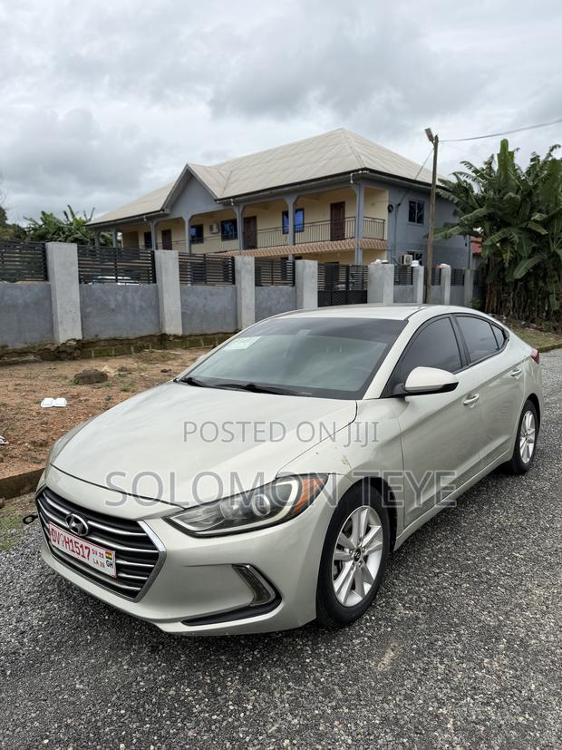 Hyundai Elantra Limited Sedan FWD (2.0L 4cyl 6A) 2017 Gray