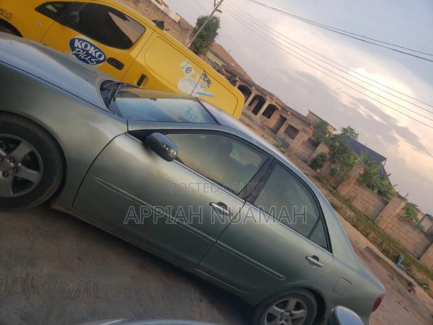 Toyota Camry 2.4 XLE 2005 Gray