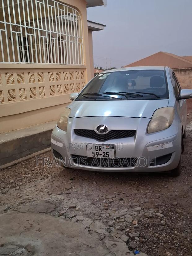Toyota Vitz 1.0 FWD 5dr 2018 Silver