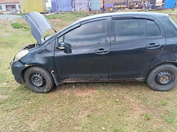 Toyota Vitz 2010 Black