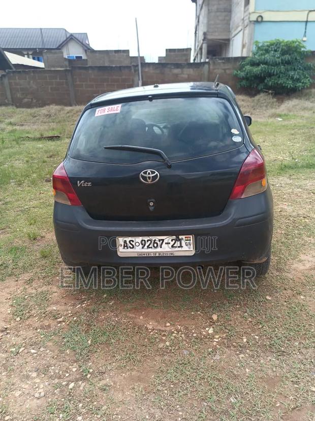 Toyota Vitz 2010 Black