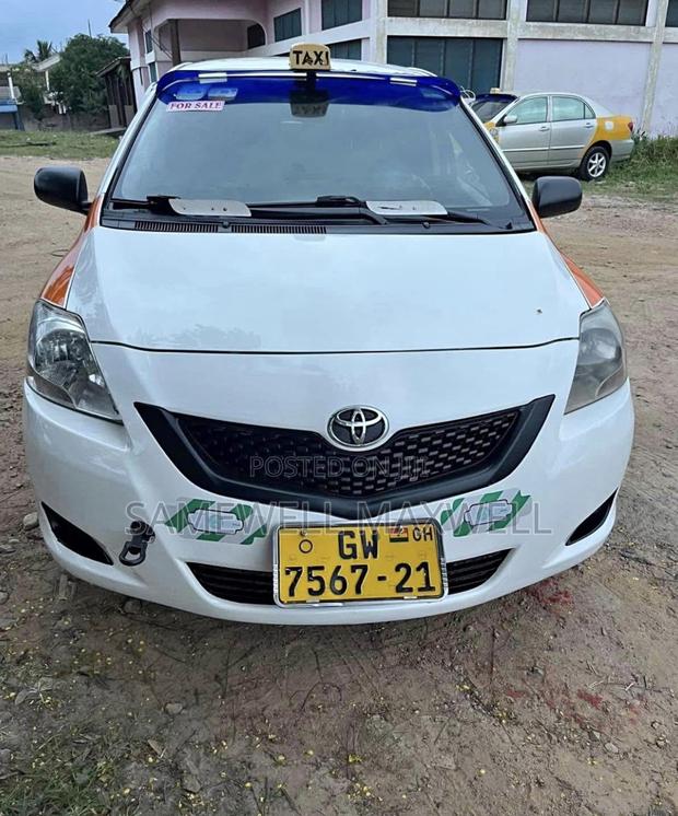 Toyota Yaris 1.0 HB T1 2008 White