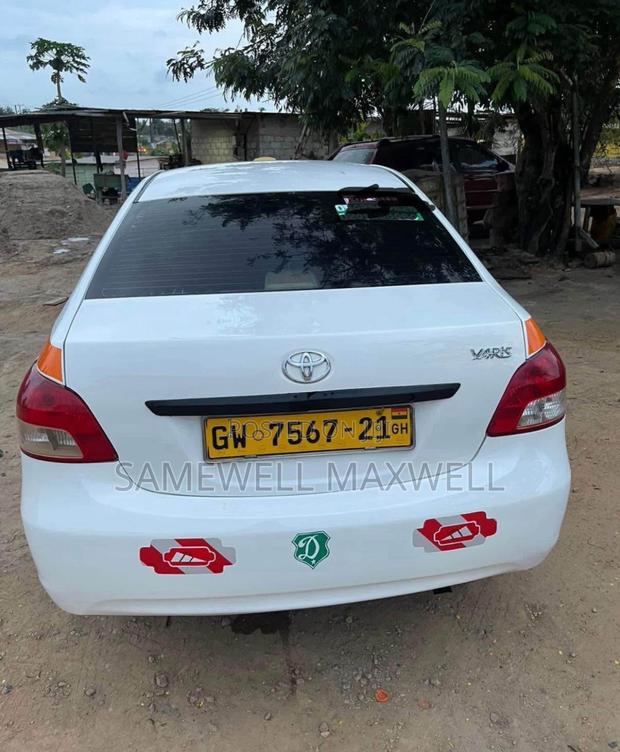 Toyota Yaris 1.0 HB T1 2008 White