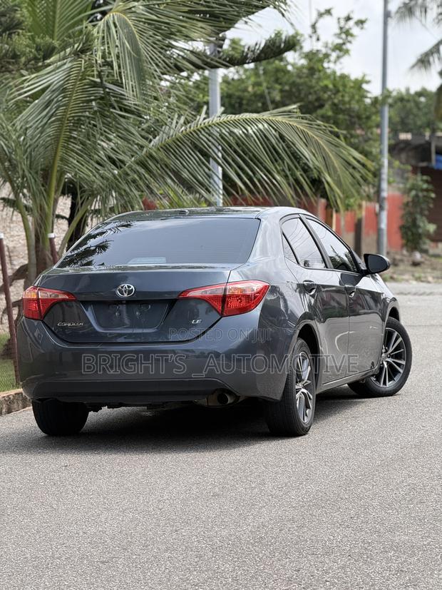 Toyota Corolla LE Eco (1.8L 4cyl 2A) 2018 Gray
