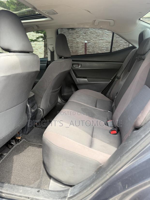 Toyota Corolla LE Eco (1.8L 4cyl 2A) 2018 Gray
