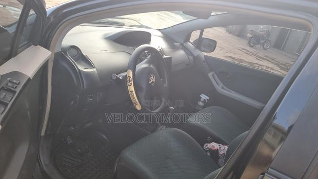 Toyota Vitz 1.3 AWD 5dr 2010 Black