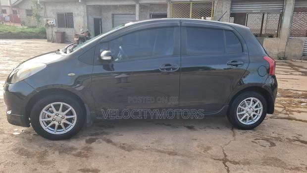Toyota Vitz 1.3 AWD 5dr 2010 Black