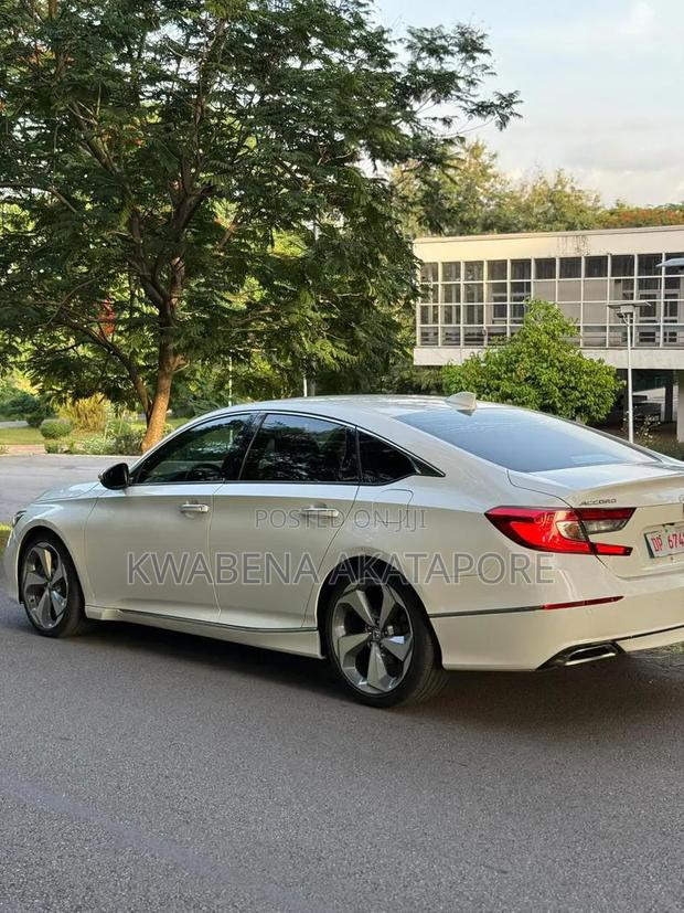 Honda Accord Touring 2.0T 2018 White