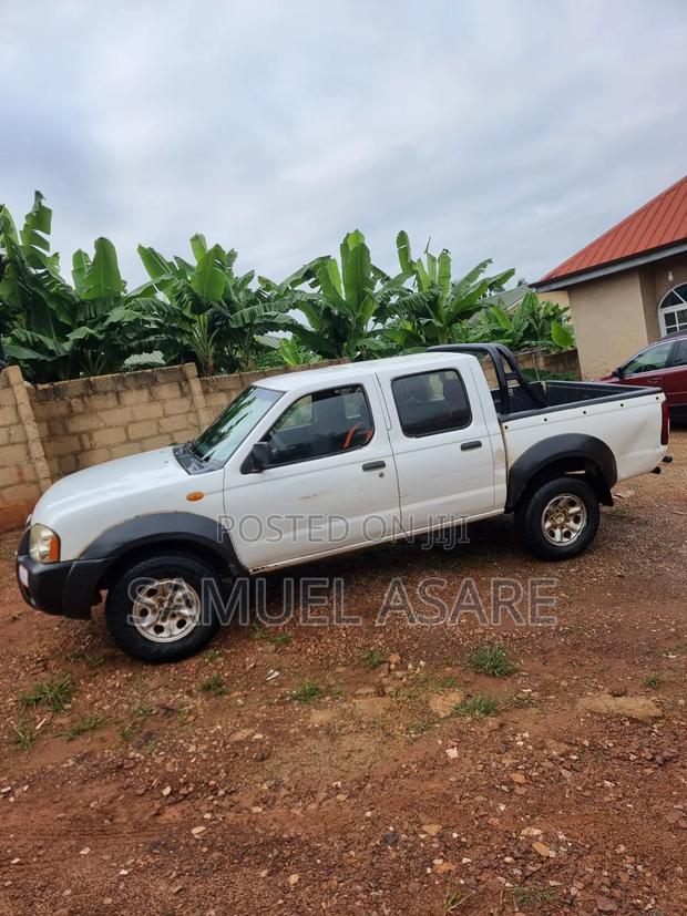 Nissan Hardbody 2009 White
