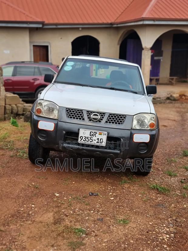 Nissan Hardbody 2009 White