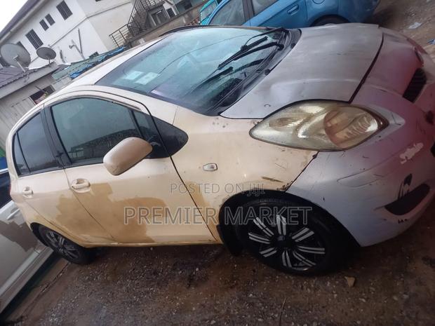 Toyota Vitz 1.3 FWD 3dr 2010 Ivory