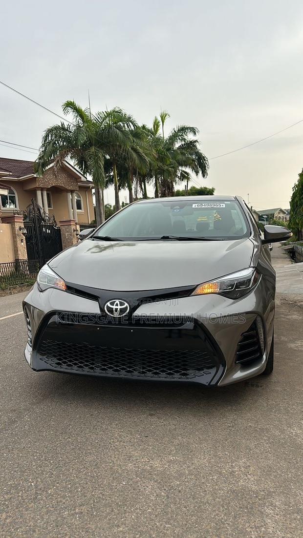 Toyota Corolla SE Special Edition 4dr Sedan (1.8L 4cyl CVT) 2017 Beige