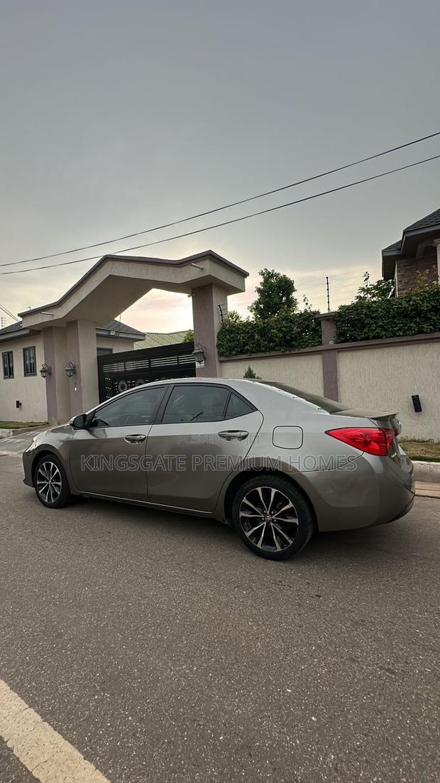 Toyota Corolla SE Special Edition 4dr Sedan (1.8L 4cyl CVT) 2017 Beige