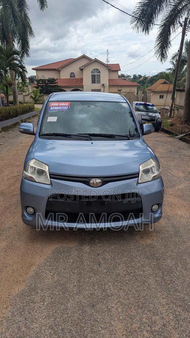 Toyota Sienta 2013 Blue