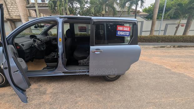 Toyota Sienta 2013 Blue