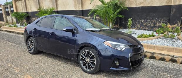 Toyota Corolla 2015 Blue