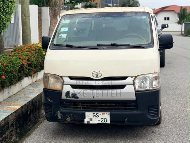 Toyota HiAce 2012 White