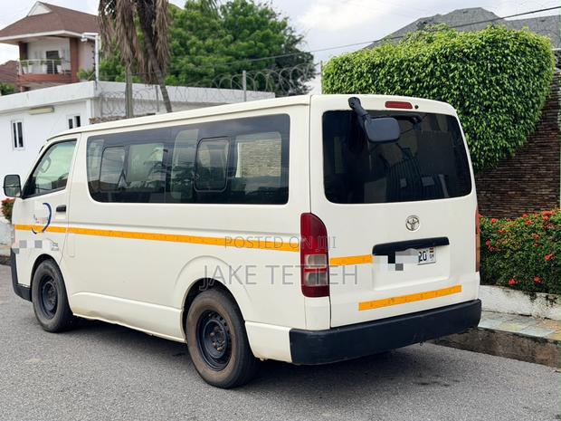 Toyota HiAce 2012 White