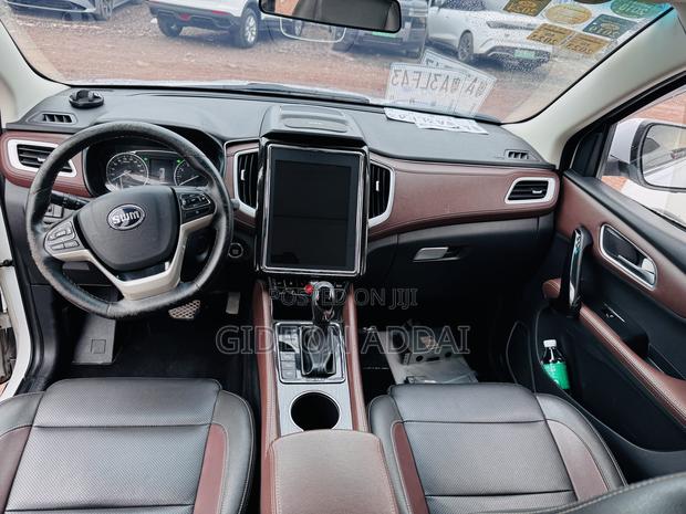 Car 2017 White