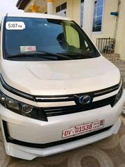 Toyota Voxy 2015 White for sale