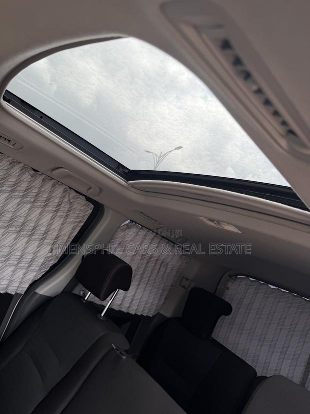 Toyota Voxy 2011 White
