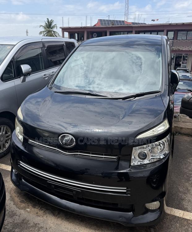 Toyota Voxy 2011 Black