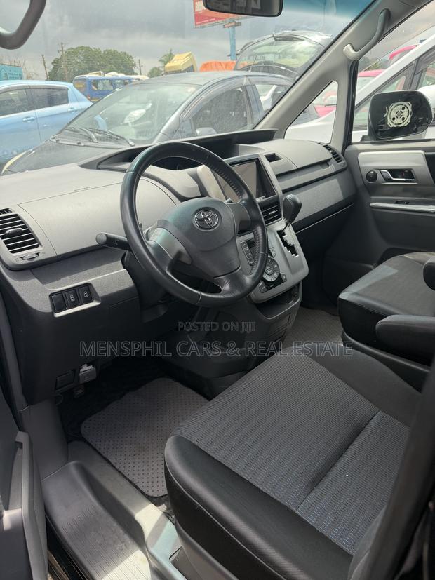 Toyota Voxy 2011 Black