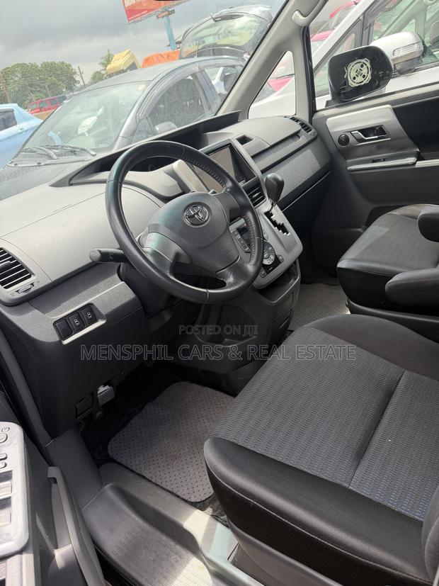 Toyota Voxy 2011 Black