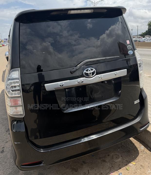 Toyota Voxy 2012 Black