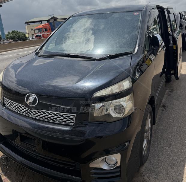 Toyota Voxy 2012 Black