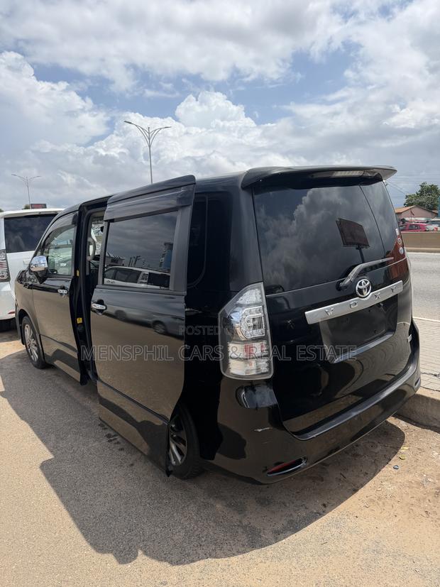 Toyota Voxy 2012 Black