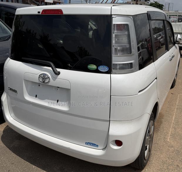 Toyota Sienta 2013 White