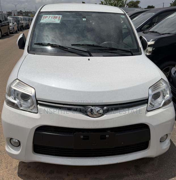 Toyota Sienta 2013 White