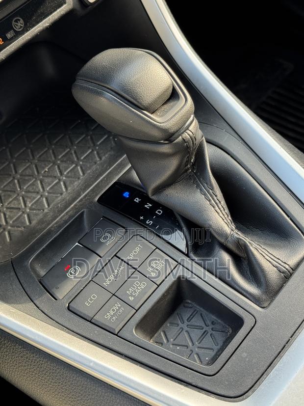 Toyota RAV4 LE AWD 2019 Blue