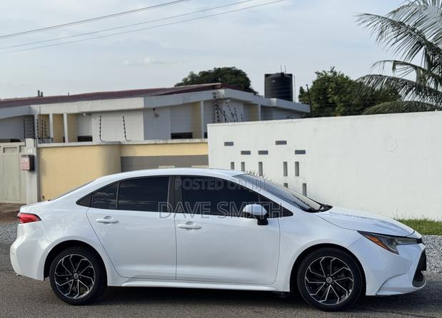 Toyota Corolla LE 2020 White