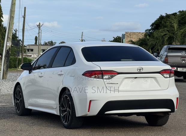 Toyota Corolla LE 2020 White