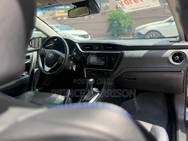 Toyota Corolla SE (1.8L 4cyl 2A) 2019 Black