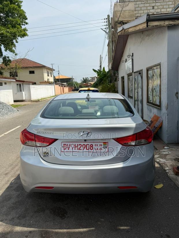 Hyundai Elantra SE 4dr Sedan (1.8L 4cyl 6A) 2014 Silver