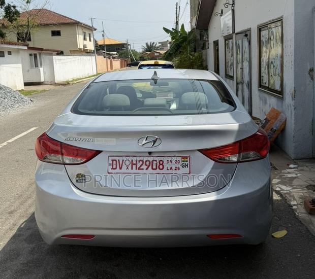 Hyundai Elantra SE 4dr Sedan (1.8L 4cyl 6A) 2014 Silver